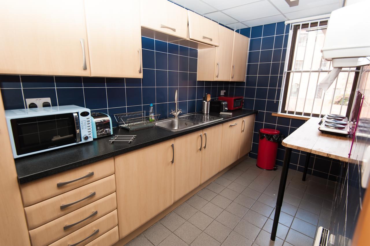 Russell Scott Backpackers Hostel 리즈 외부 사진